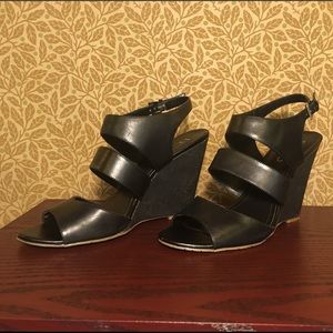 BCBG PARIS BLACK WEDGES